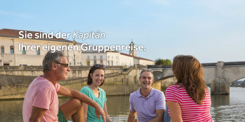 Freundesgruppe auf dem Sonnendeck