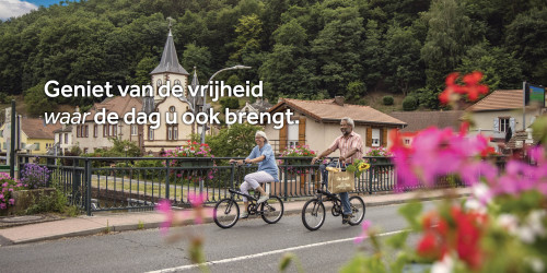 Paar winkelen op de fiets