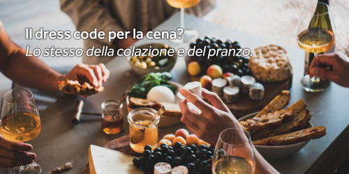 Piatto di formaggio e vino