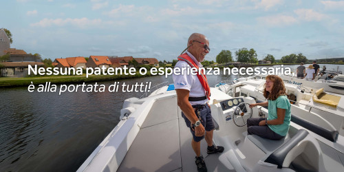 Un tecnico di Le Boat dà istruzioni a un cliente