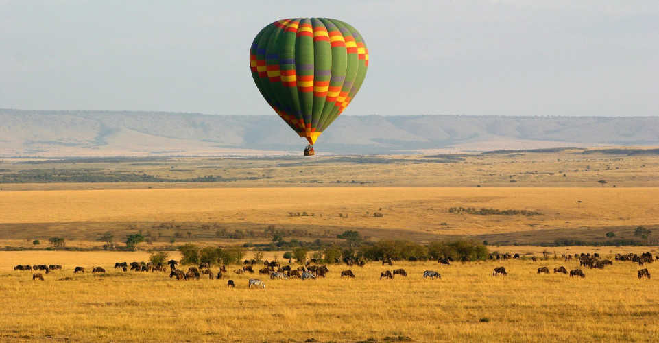 Hot air balloon over the Masai Mara, Kenya, Africa