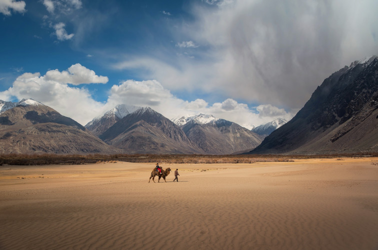Anna Hopfinger: Über das dörfliche Indien und wie spannend eine einfache Zugfahrt sein kann