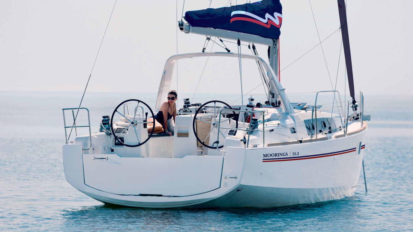 Moorings 35.2 - 2 Cabin Monohull | The Moorings