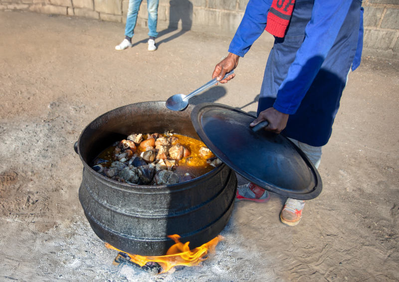 cooking-traditional-boiled-cow-heels-outdoors
