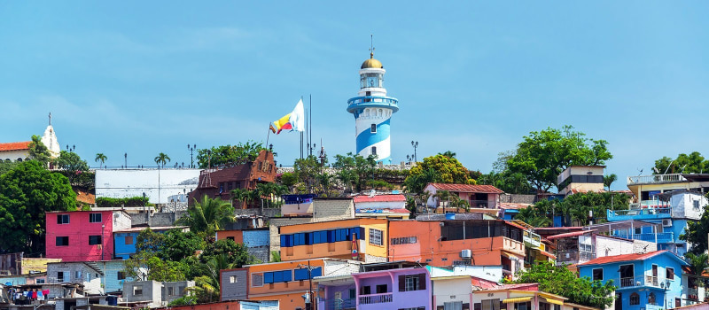 Koloniale Häuser und Turm in Guayaquil