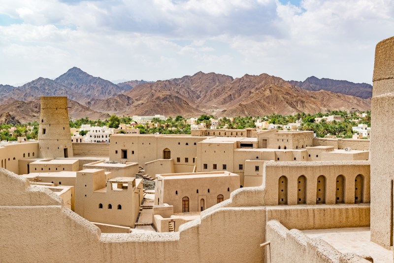 Oman Road Trip: Mountains, Fortresses and Desert Tour