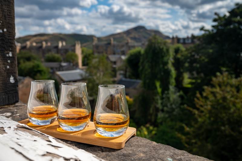 flight-single-malt-scotch-whisky-served