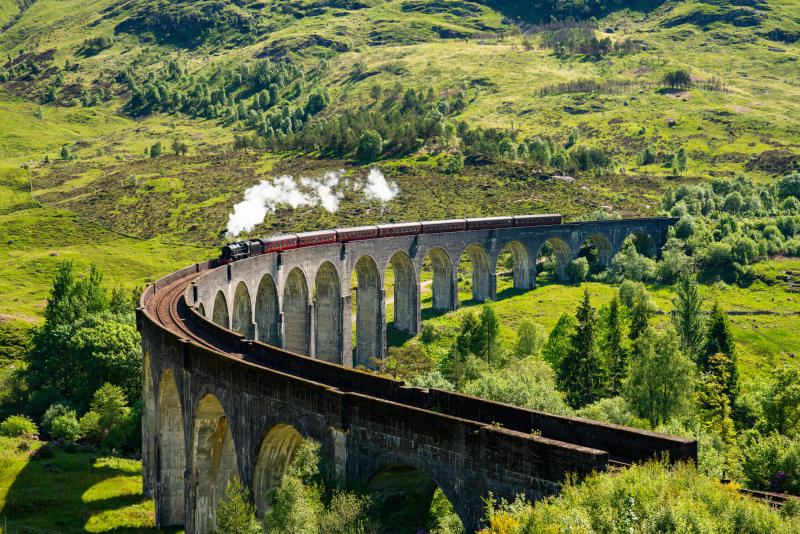 glenfinnan-railway-viaduct-scotland-steam-train