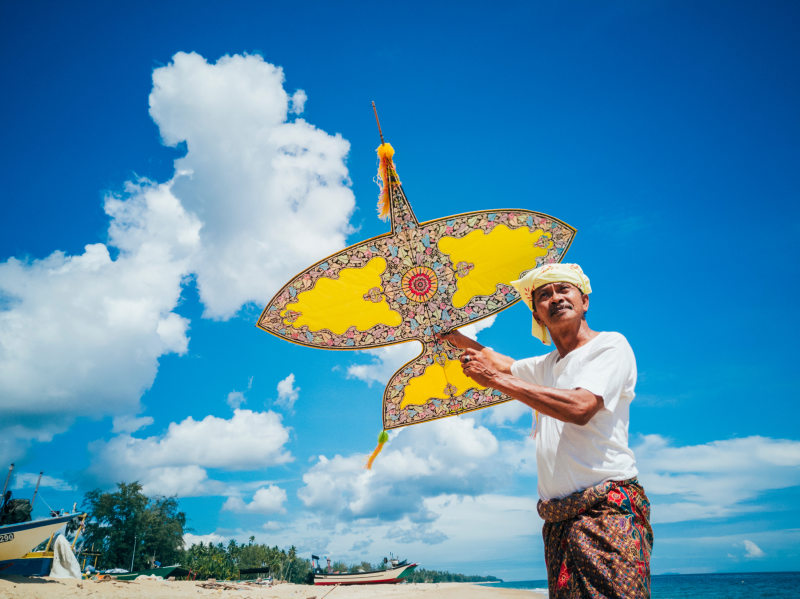 kite wau bulan color on beach