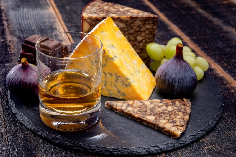 tasting-irish-blended-whiskey-cheeses-ireland