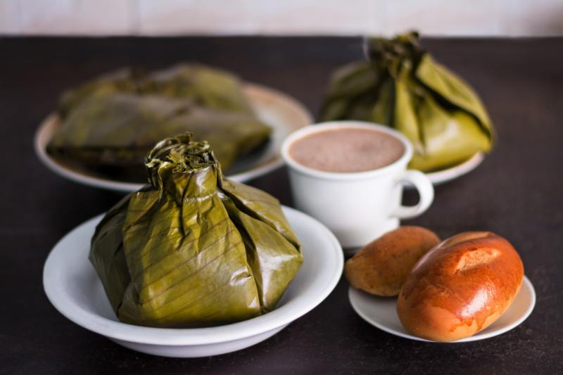 closeup-delicious-colombian-tamales-fresh-bread-colombia