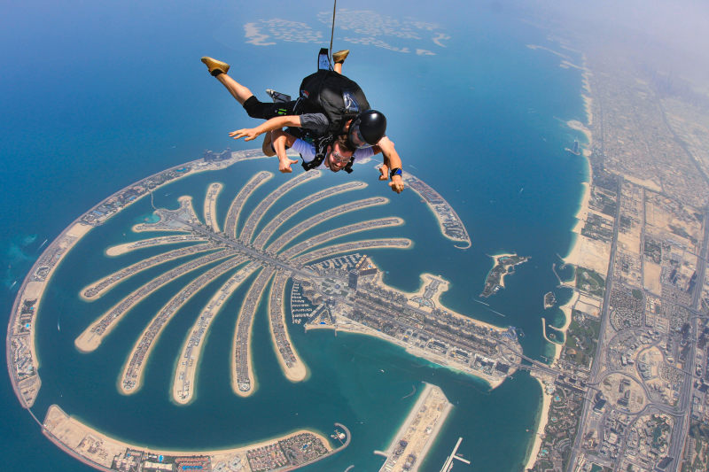 skydiving-over-palm-dubai