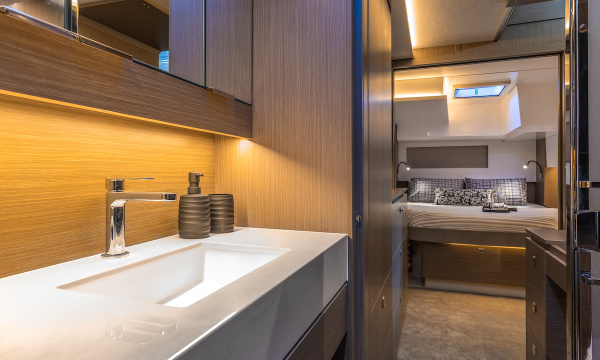 Moorings 4600 Owner Suite