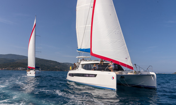 Sunsail 454 - sailing