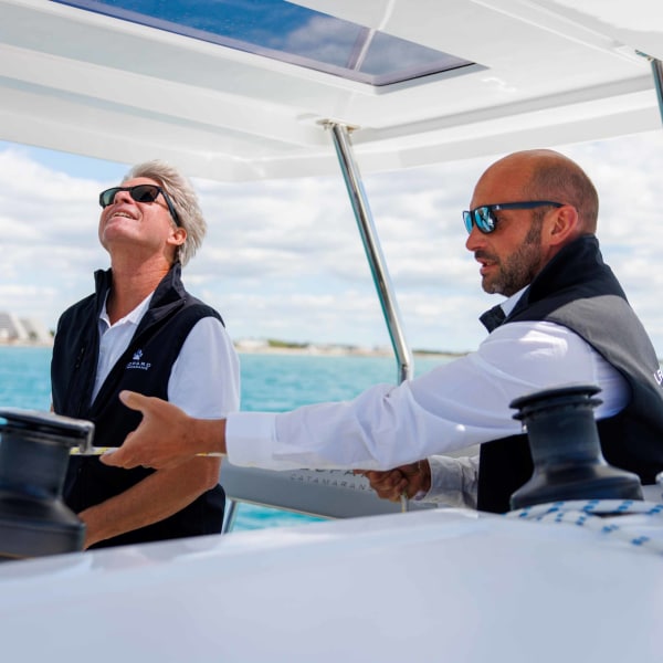 Über uns – The Moorings Yacht Brokerage