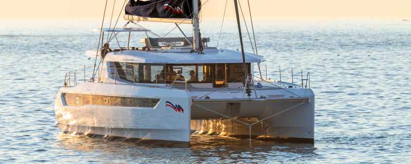 Flotte : Voiliers & Catamarans à Moteur