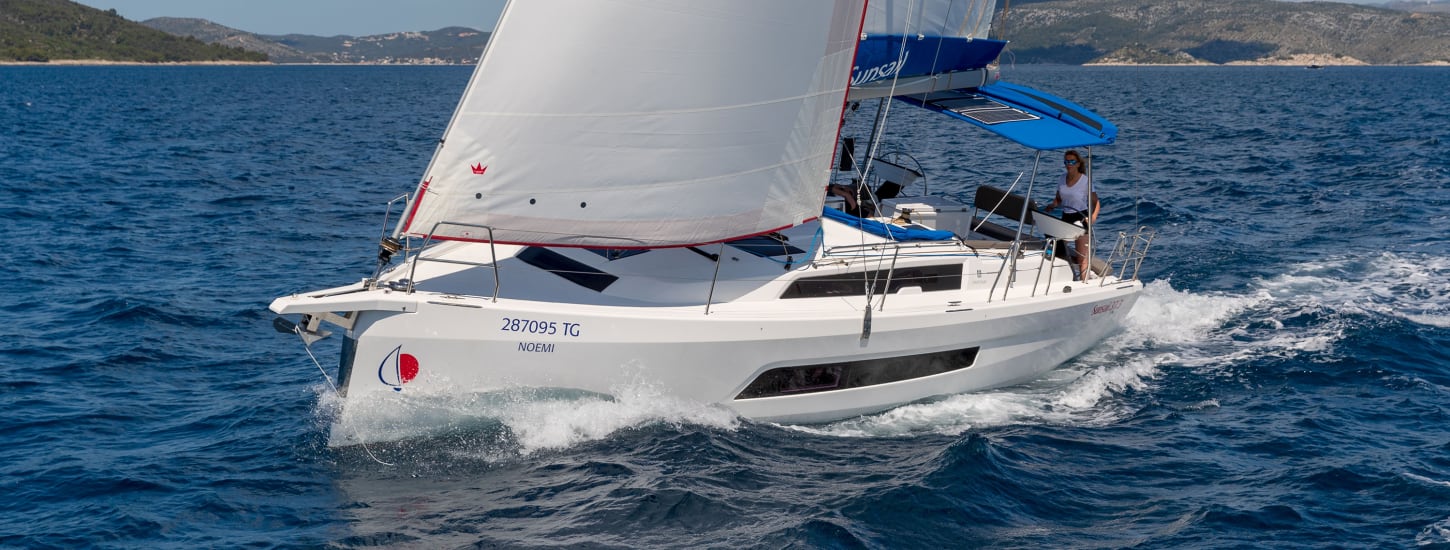 Sunsail 37.3 - Sailing