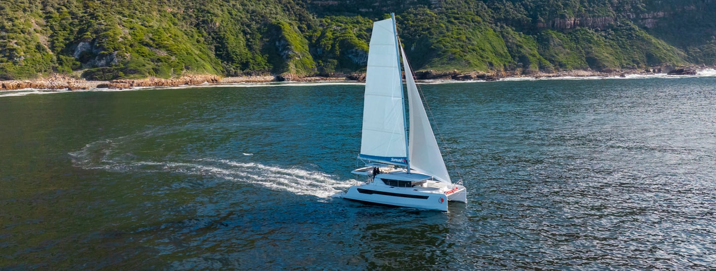 Sunsail 464 sailing