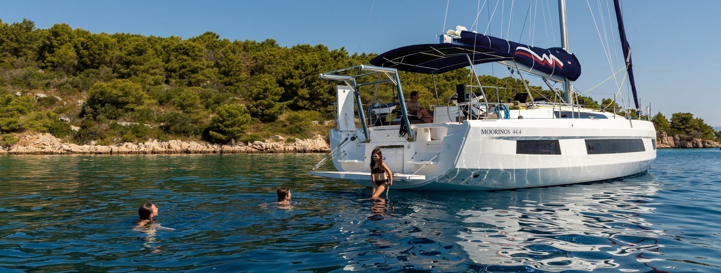 Moorings 44.4 - swimming