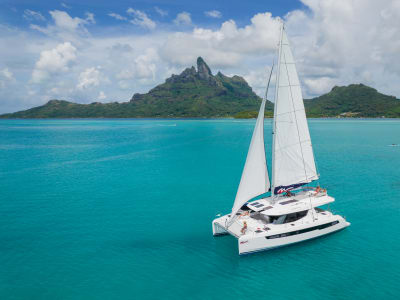 Sailing Catamaran in Tahiti