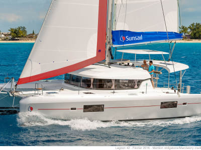 Sunsail 424 underway