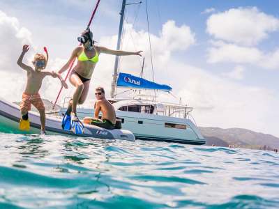 sunsail-sailing-family-jumping