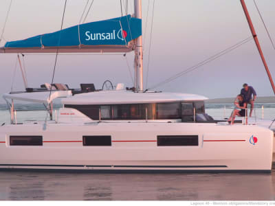 Sunsail Lagoon 464 exterior