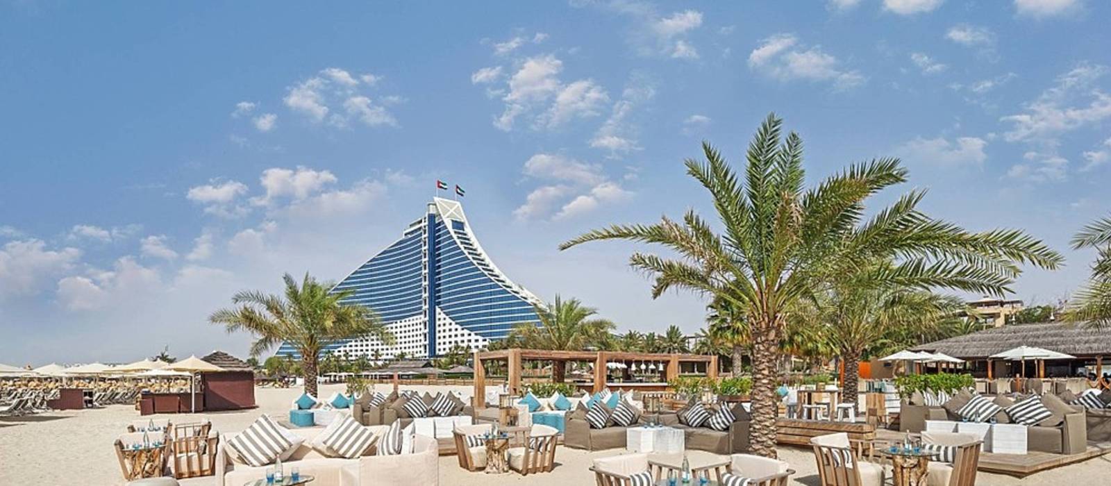 Jumeirah Beach Hotel in %region% | ENCHANTING TRAVELS