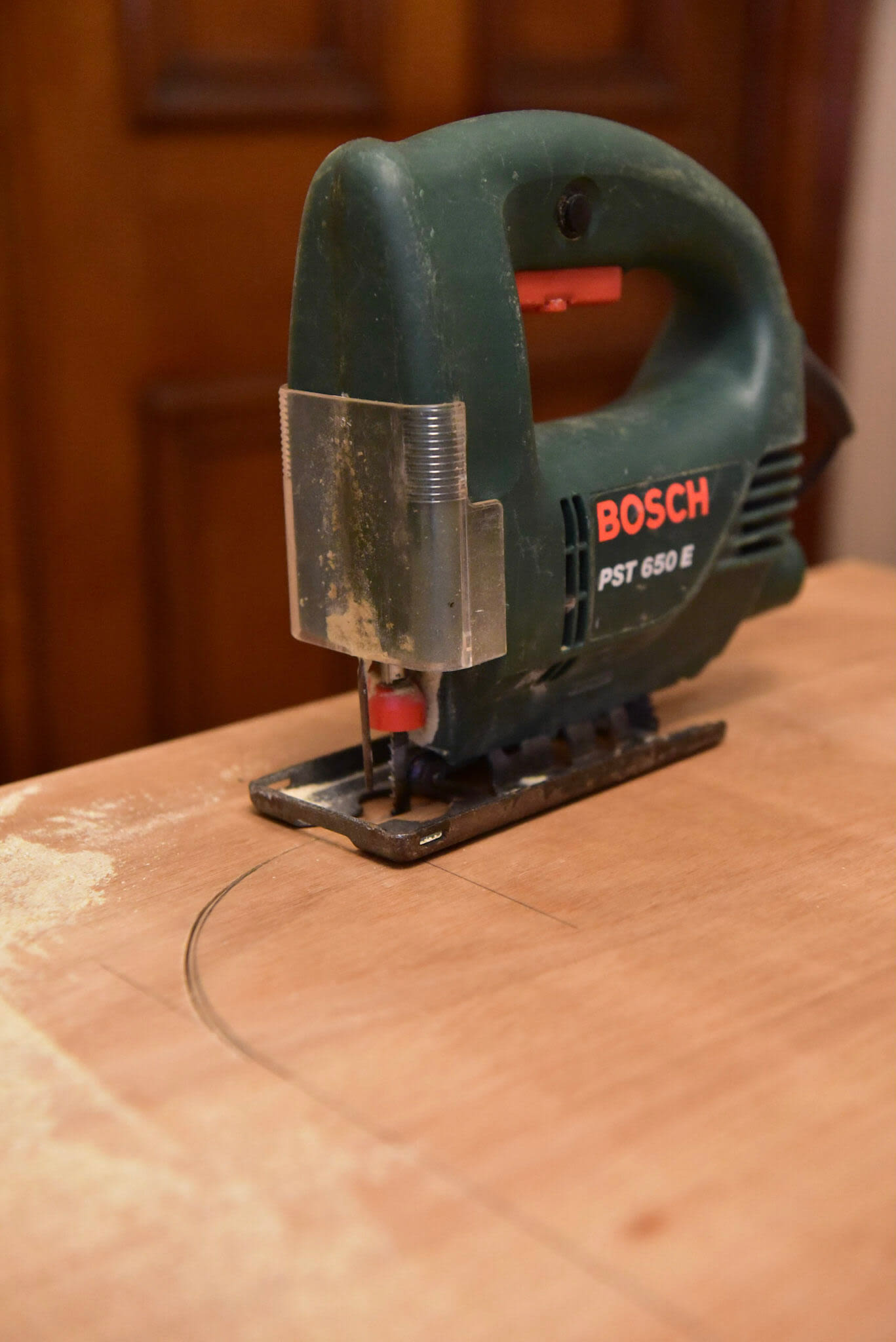 A jigsaw was used to cut out the curved sections.