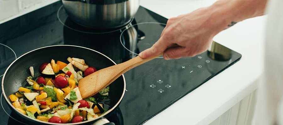Gatavoju vairāk ēdiena, lai pietiktu ilgākam laikam