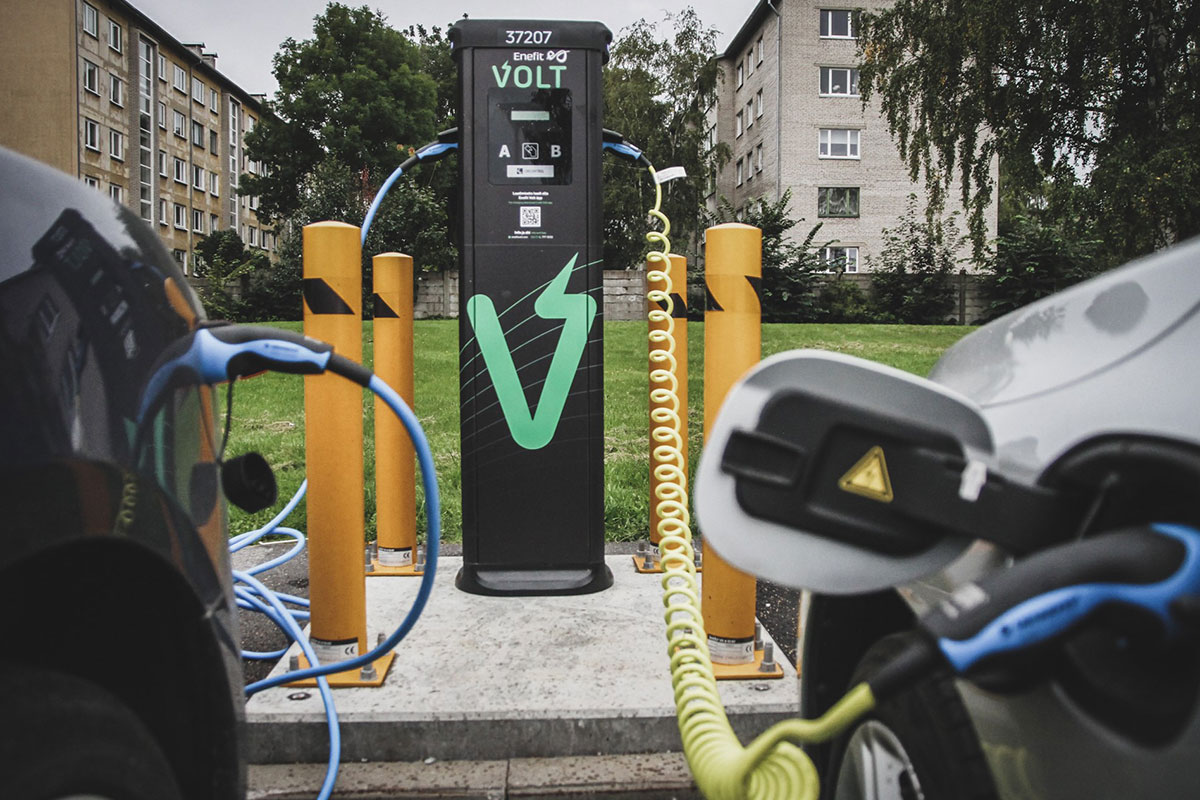 Kuum küsimus: kas korteriühistul on kohustus paigaldada elektriautode laadijaid?