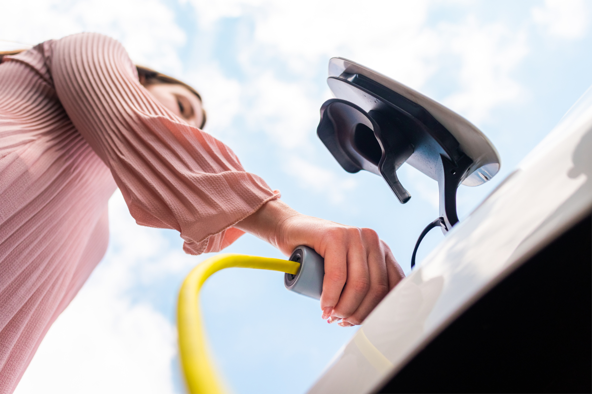 Ko darīt brīžos, kad elektroauto izlādējas un to tuvumā nav iespējams uzlādēt?