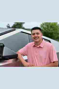 Team Member Josh Valencia, Energy Consultant