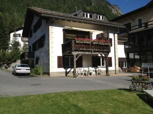 Ferienwohnung "Chesa Giarsun" mit Terrasse