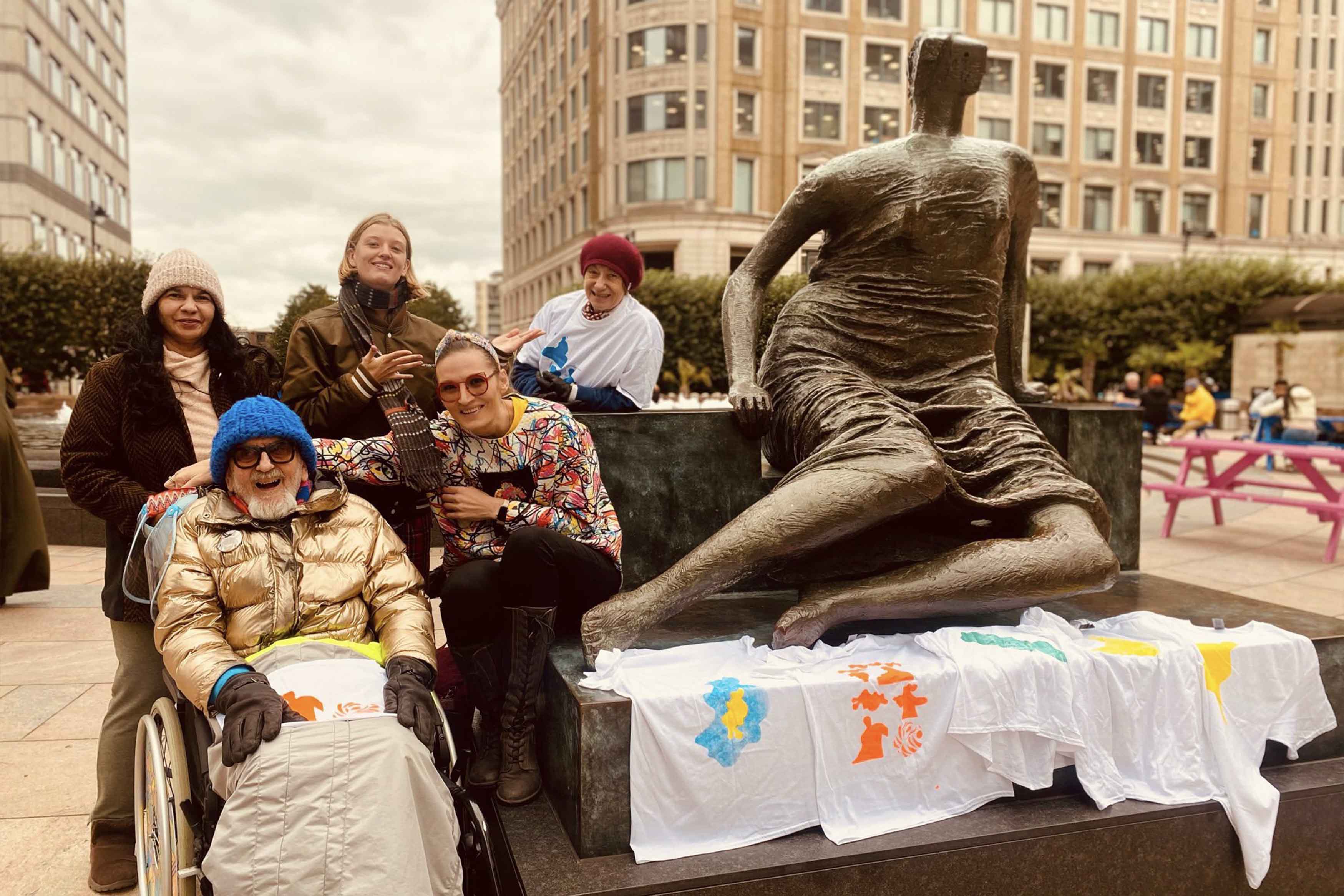 A group of people next to the statue 'Old Flo'