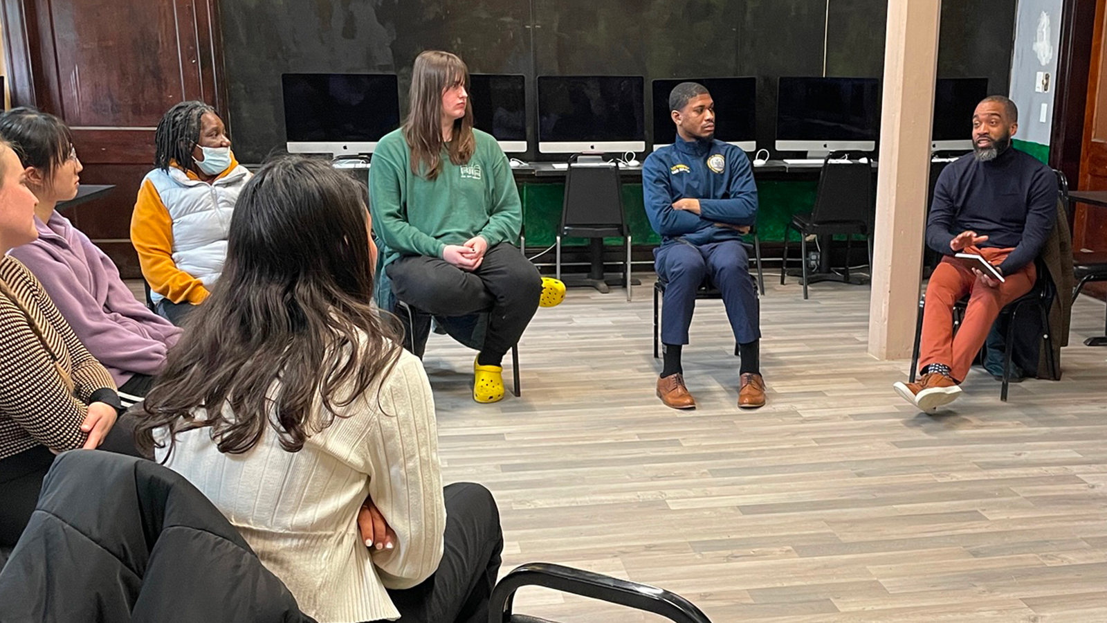 Councilor Brian Worrell visits TNGV journalism studio