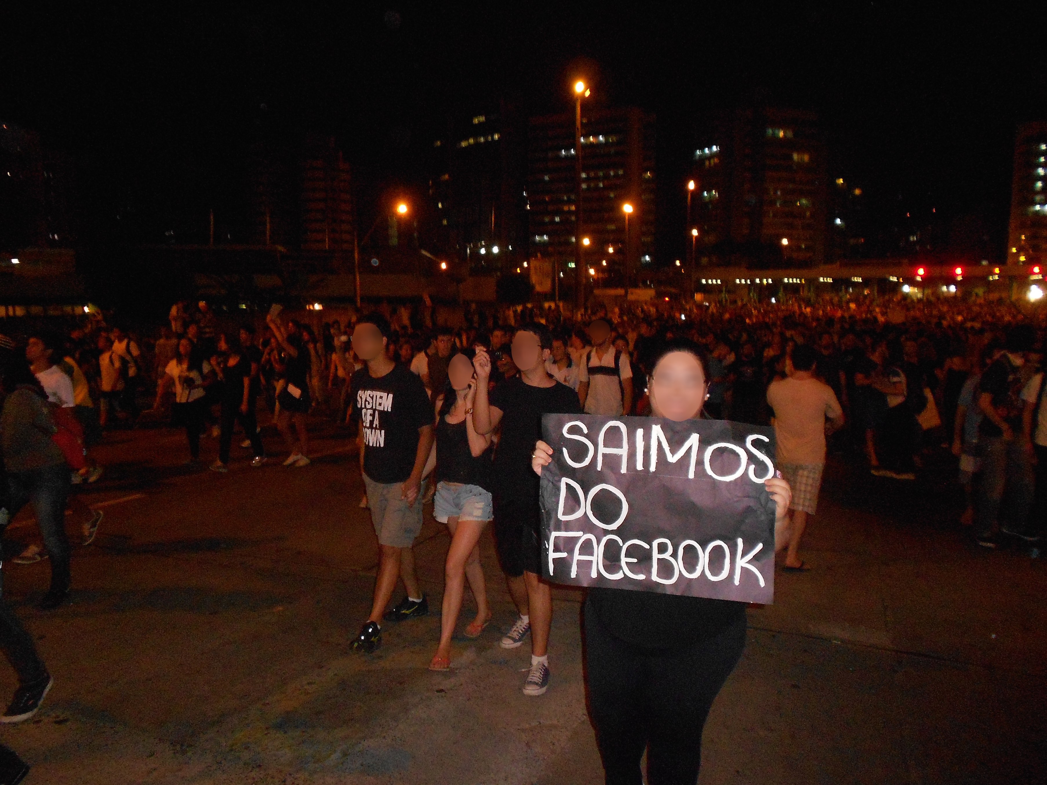 Photo 3 — Sign with the message “We got out of Facebook” (in reference that protesters were serious about their plans made online).