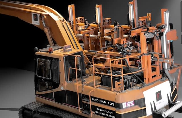 Giant Robot Lays 1,000 Bricks per Hour