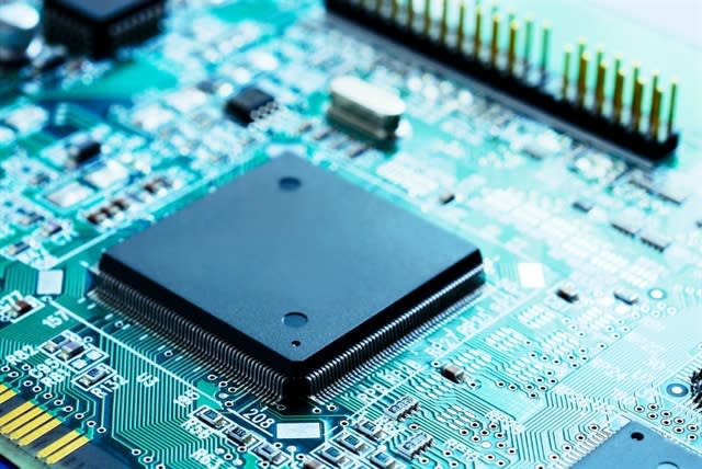 New Transistor Design Aims to Surpass Moore’s Law