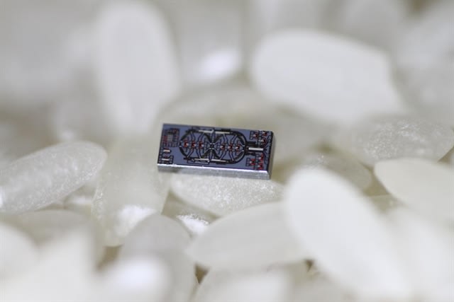 Tiny Optical Gyroscope Smaller Than a Grain of Rice