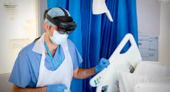 UK Doctors Use HoloLens to Reduce Exposure to COVID-19