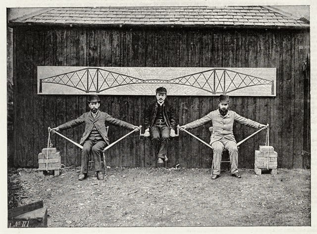 Engineering Icons: Demonstrating the Principle of the Forth Bridge