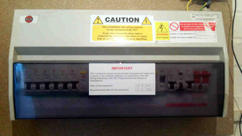fusebox-closed_lamma2.jpg