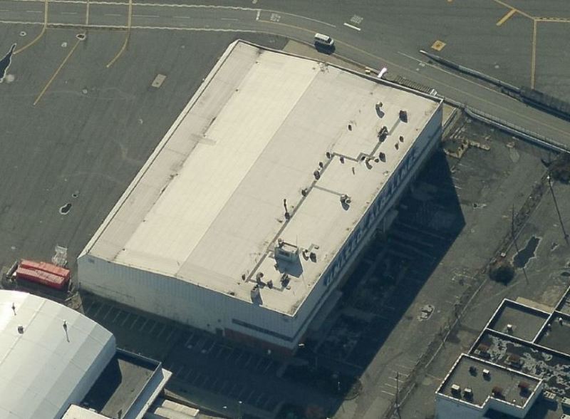 Newark_Liberty_building_skscpj.jpg