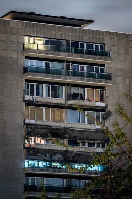 Balcony_collapse5_bqfq9p.jpg