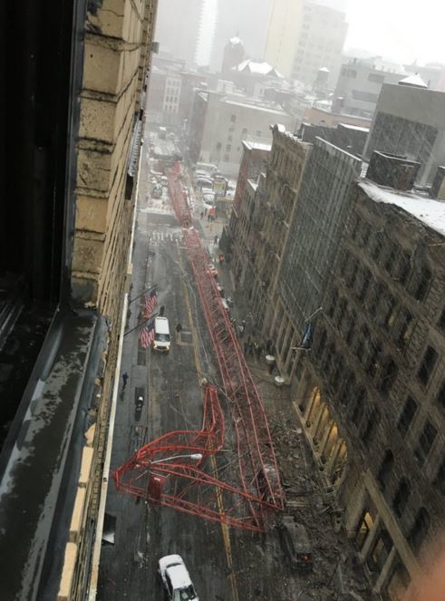 Crane_collapse_ydarkg.jpg