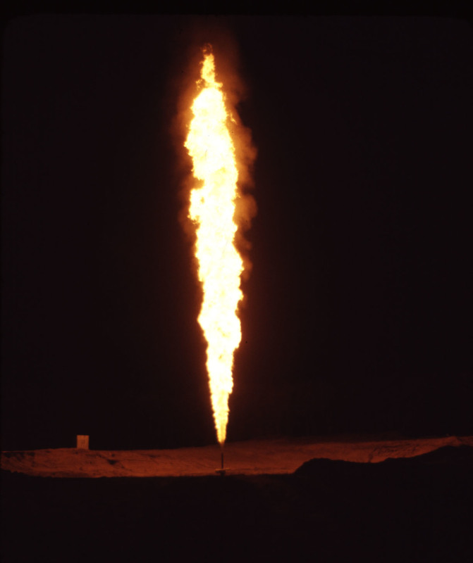 Gas_Well_Fire_1976_-1_zmqsfc.jpg