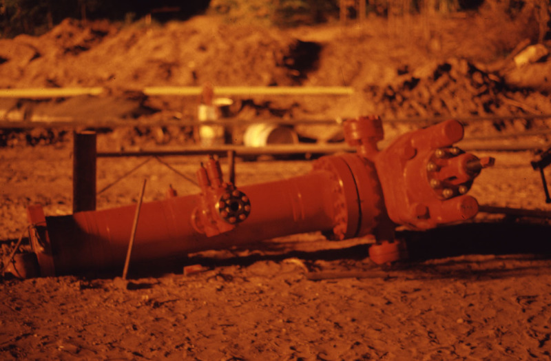 Gas_Well_Fire_1976_-2_r7txnl.jpg