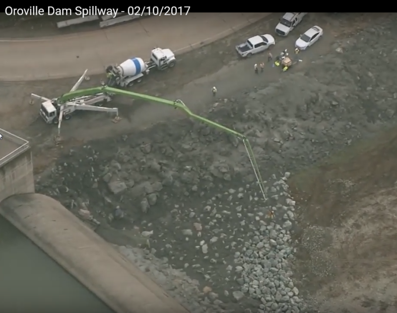 2017-02-12_23_51_09-Oroville_Dam_Spillway_-_02_10_2017_-_YouTube_bdrmsx.png