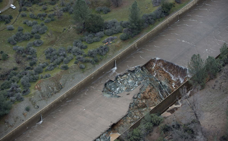 Oroville_drains_2_cmxbgw.jpg
